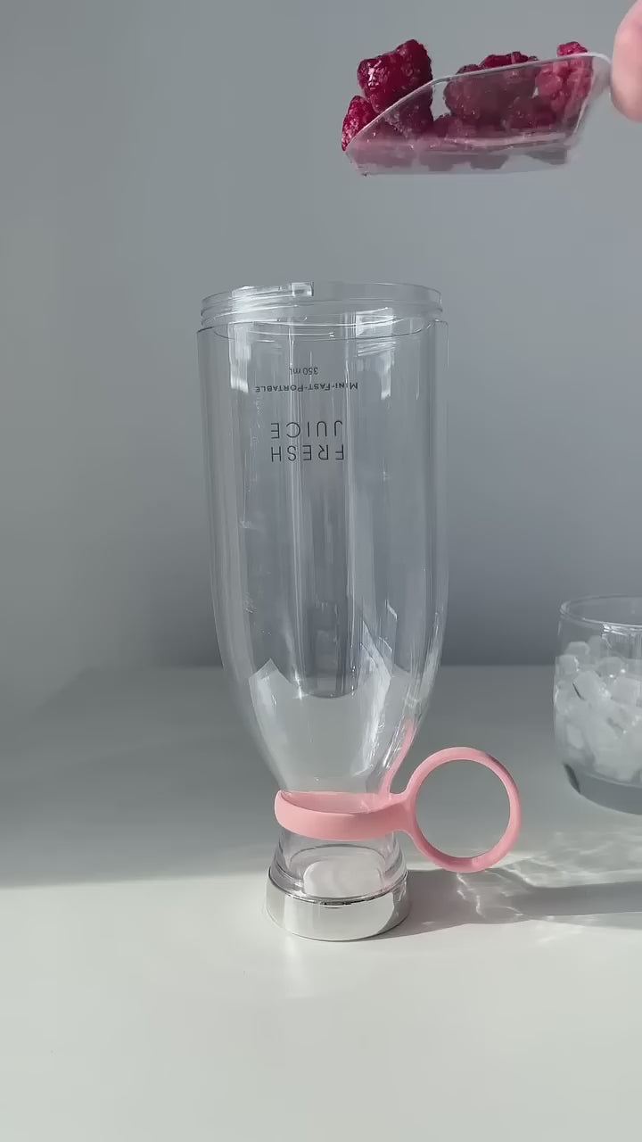 6-Blade Electric Portable Mini Juicer Bottle – USB Rechargeable & Waterproof Personal Blender